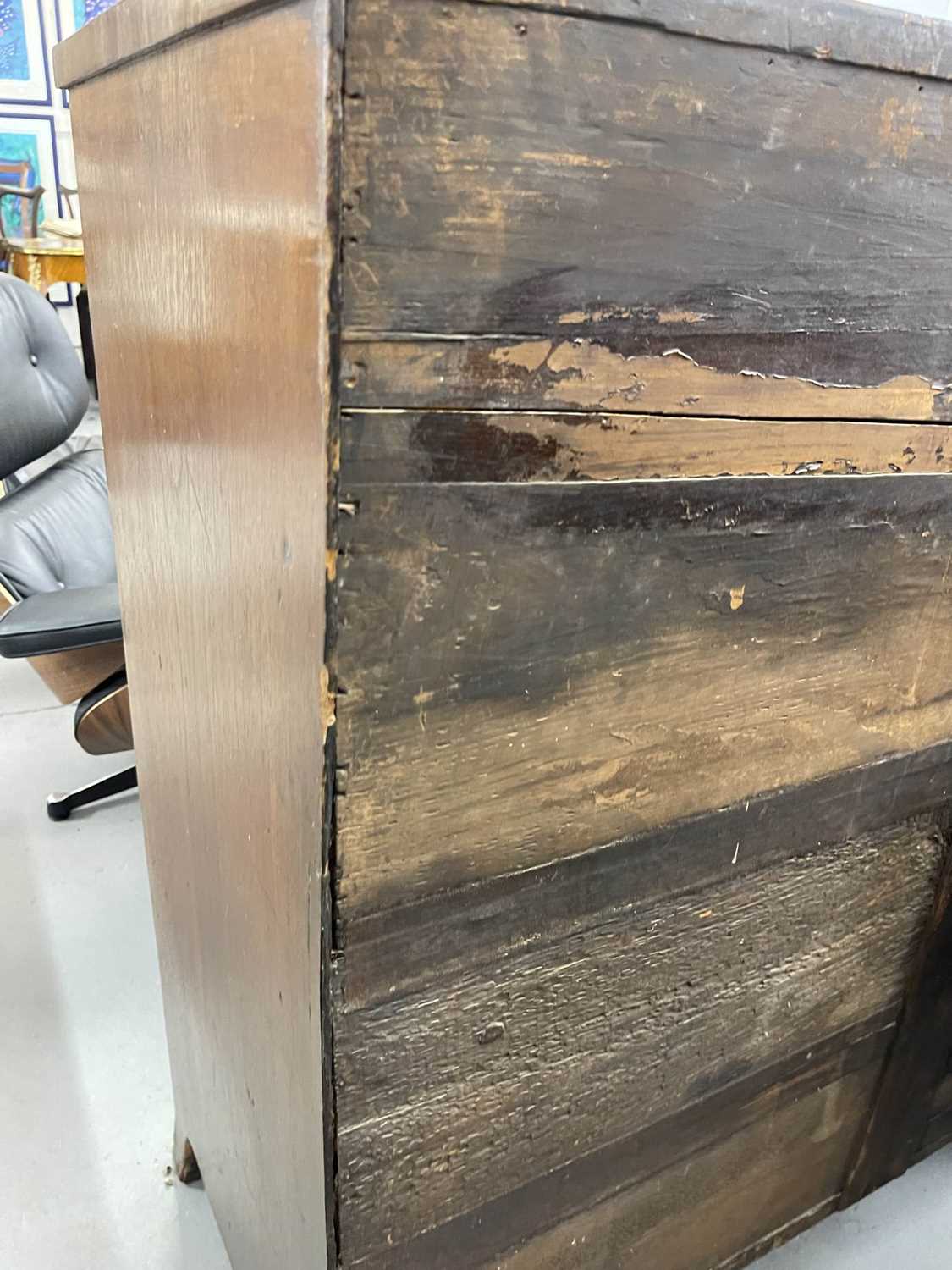 Furniture: - Image 4 of 6