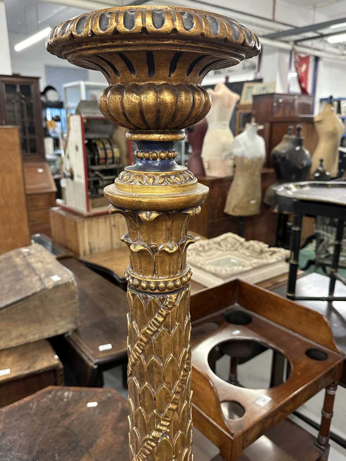 Furniture: - Image 6 of 8