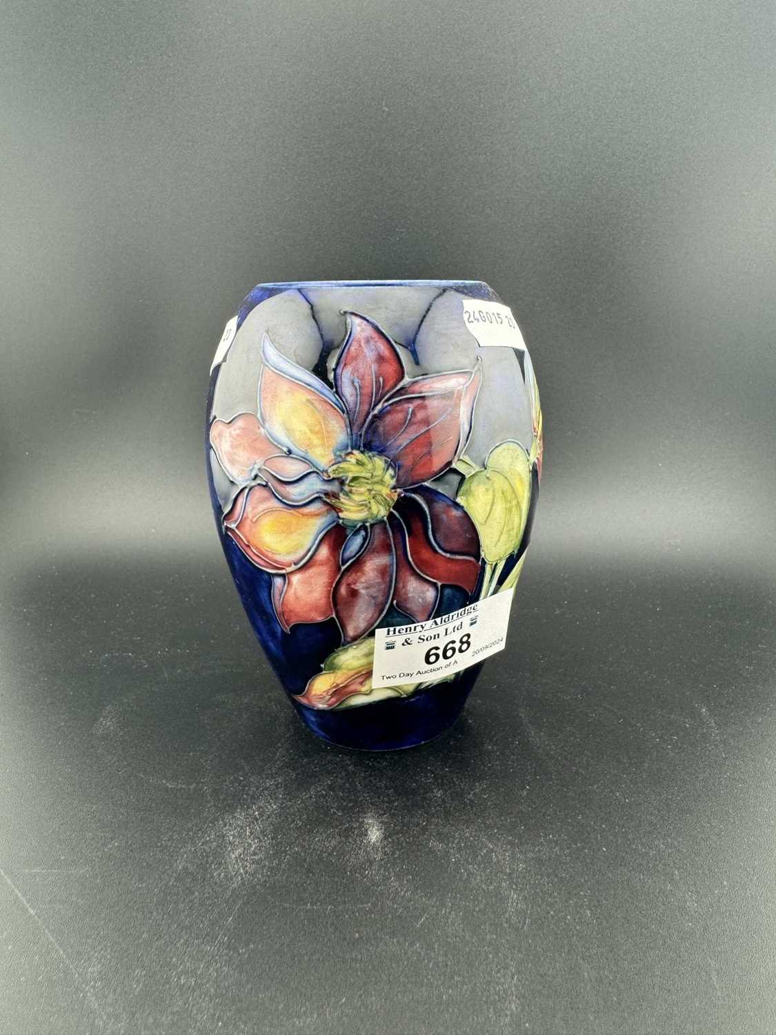 Ceramics: - Image 5 of 8