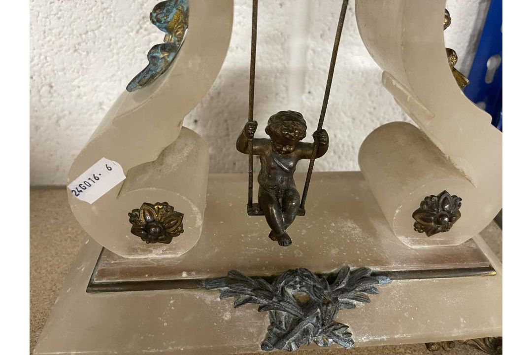 Clocks: - Image 3 of 4