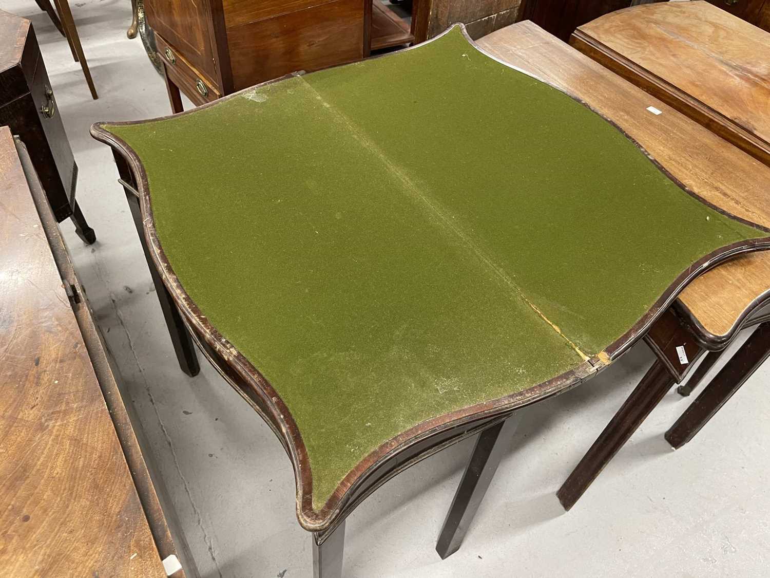 Furniture: - Image 4 of 4