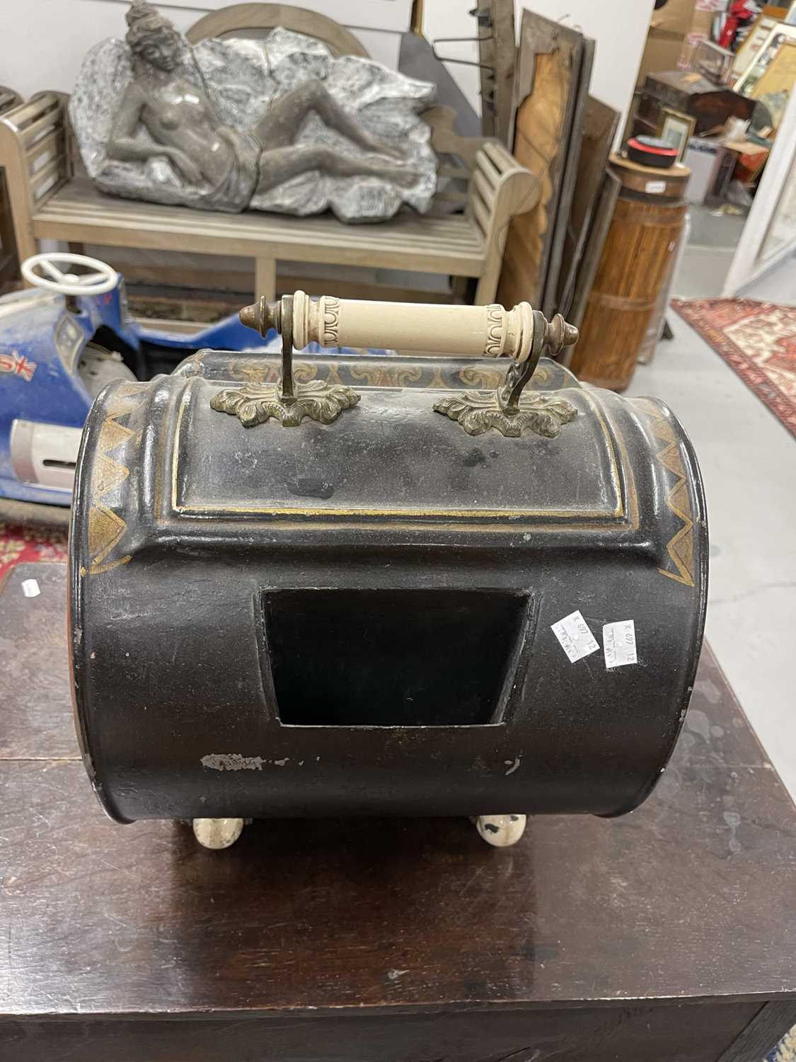 Furniture: - Image 5 of 5