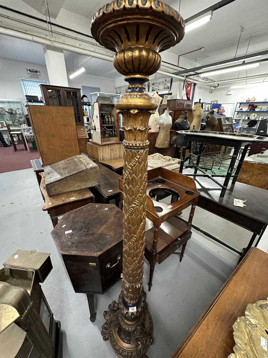 Furniture: - Image 5 of 8