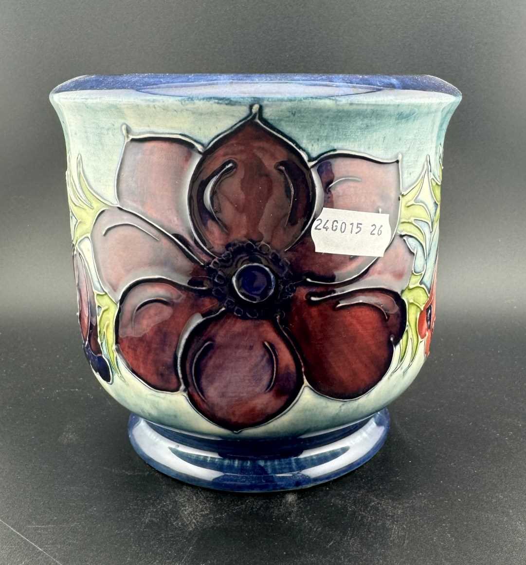 Ceramics: - Image 5 of 8