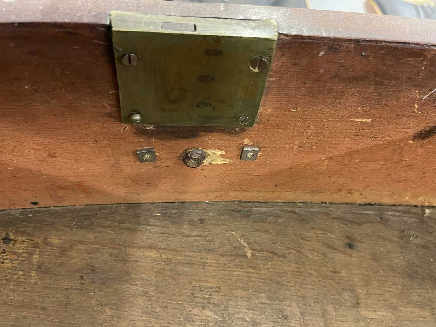 Furniture: - Image 3 of 6