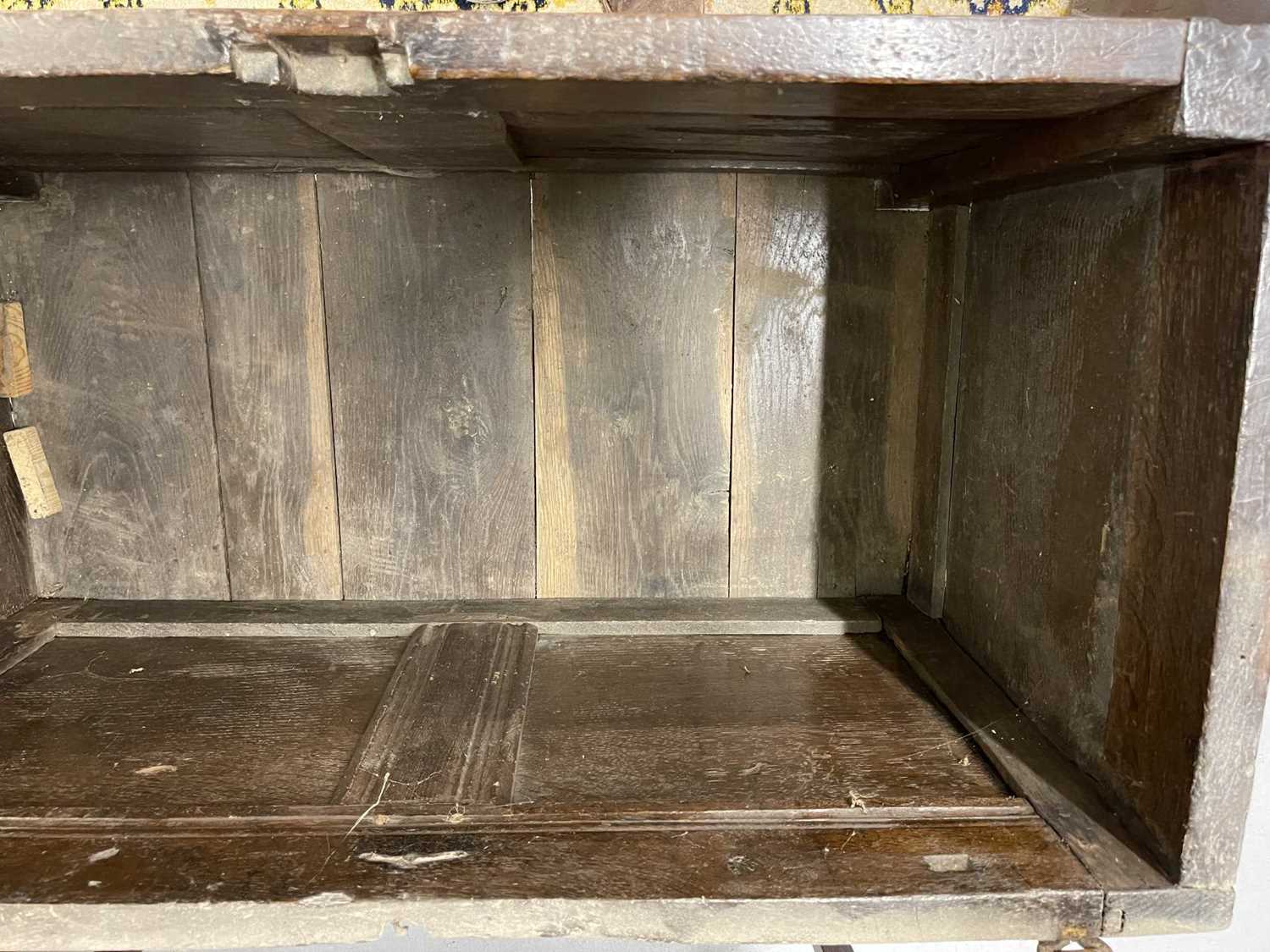 Furniture: - Image 4 of 6