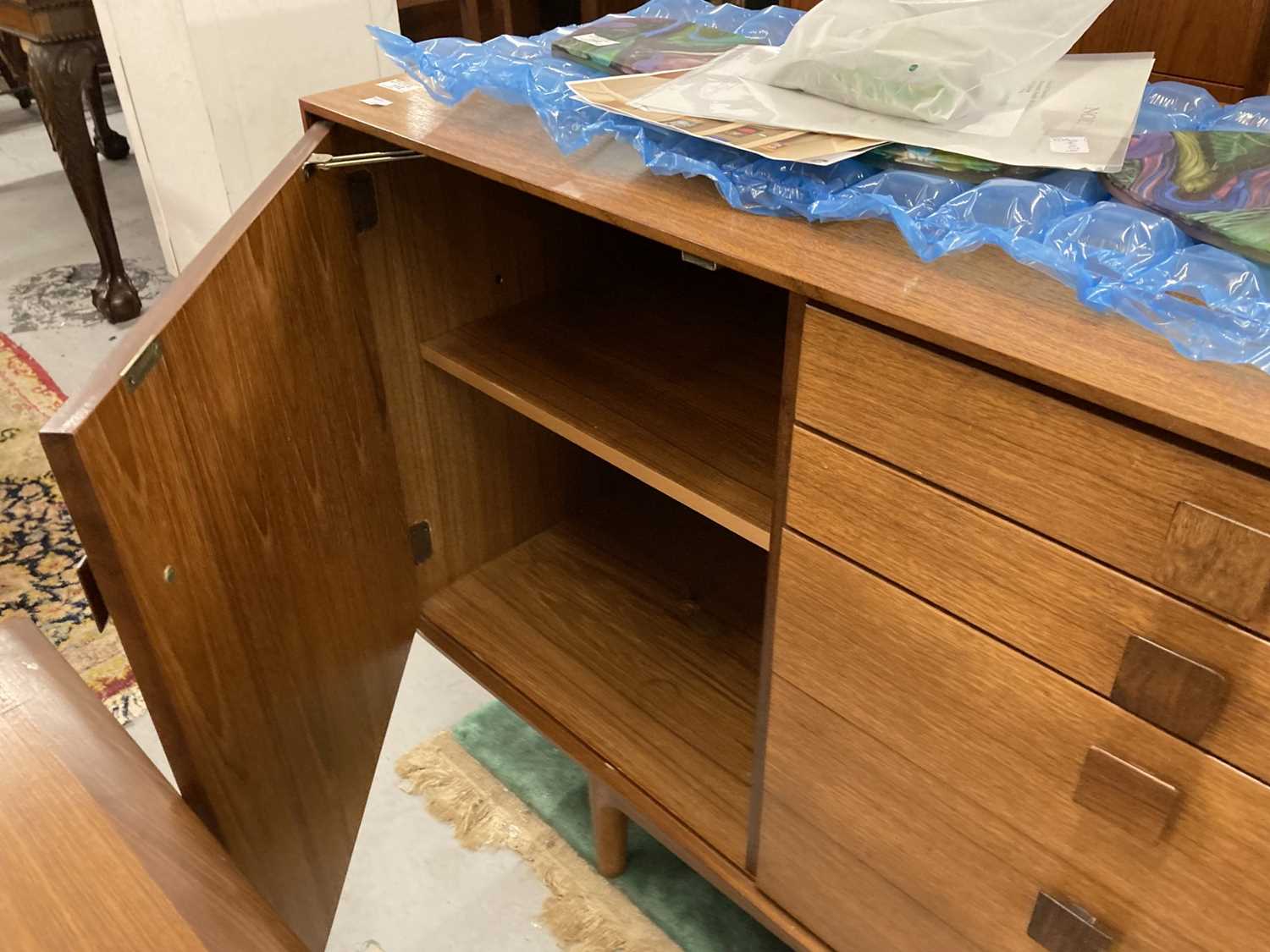 Furniture: - Image 3 of 4