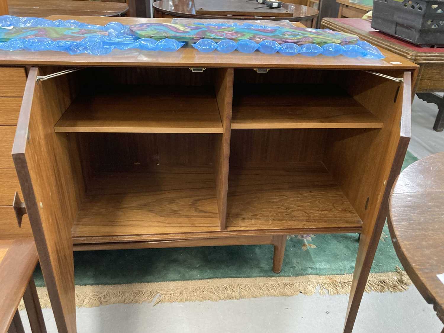 Furniture: - Image 4 of 4