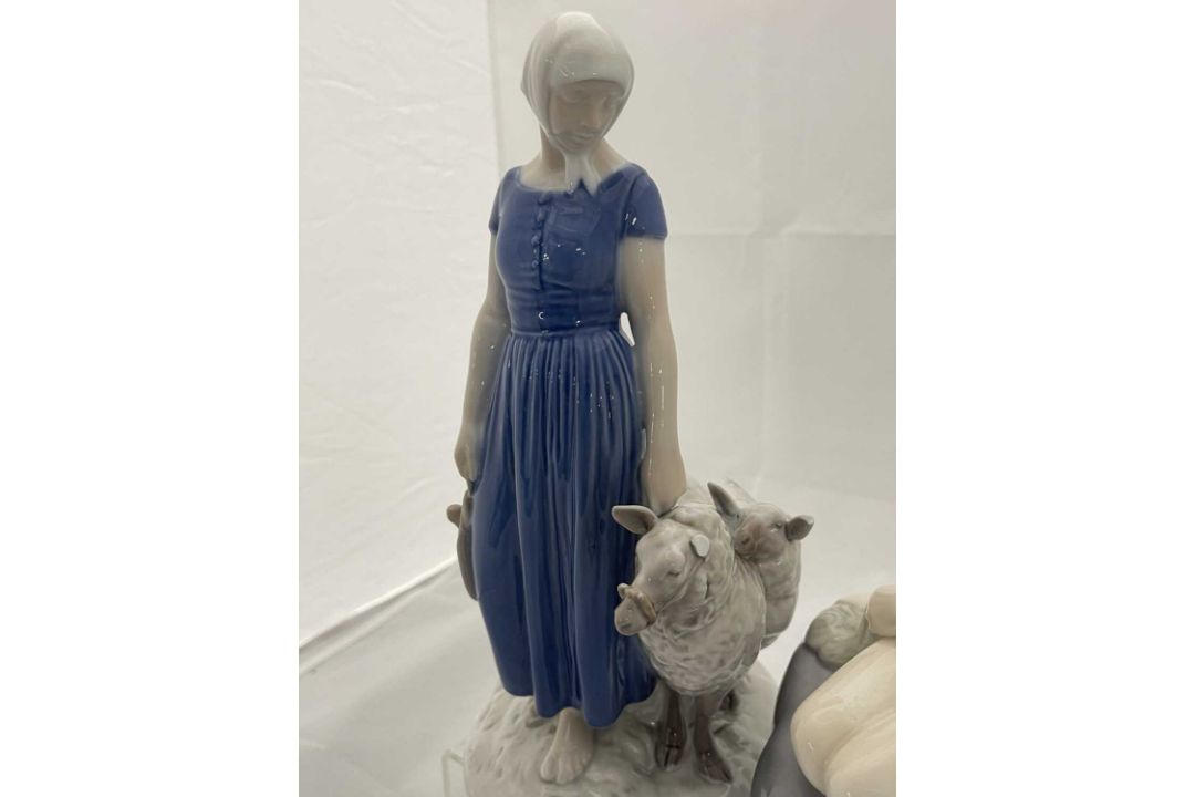 Ceramics: - Image 2 of 4