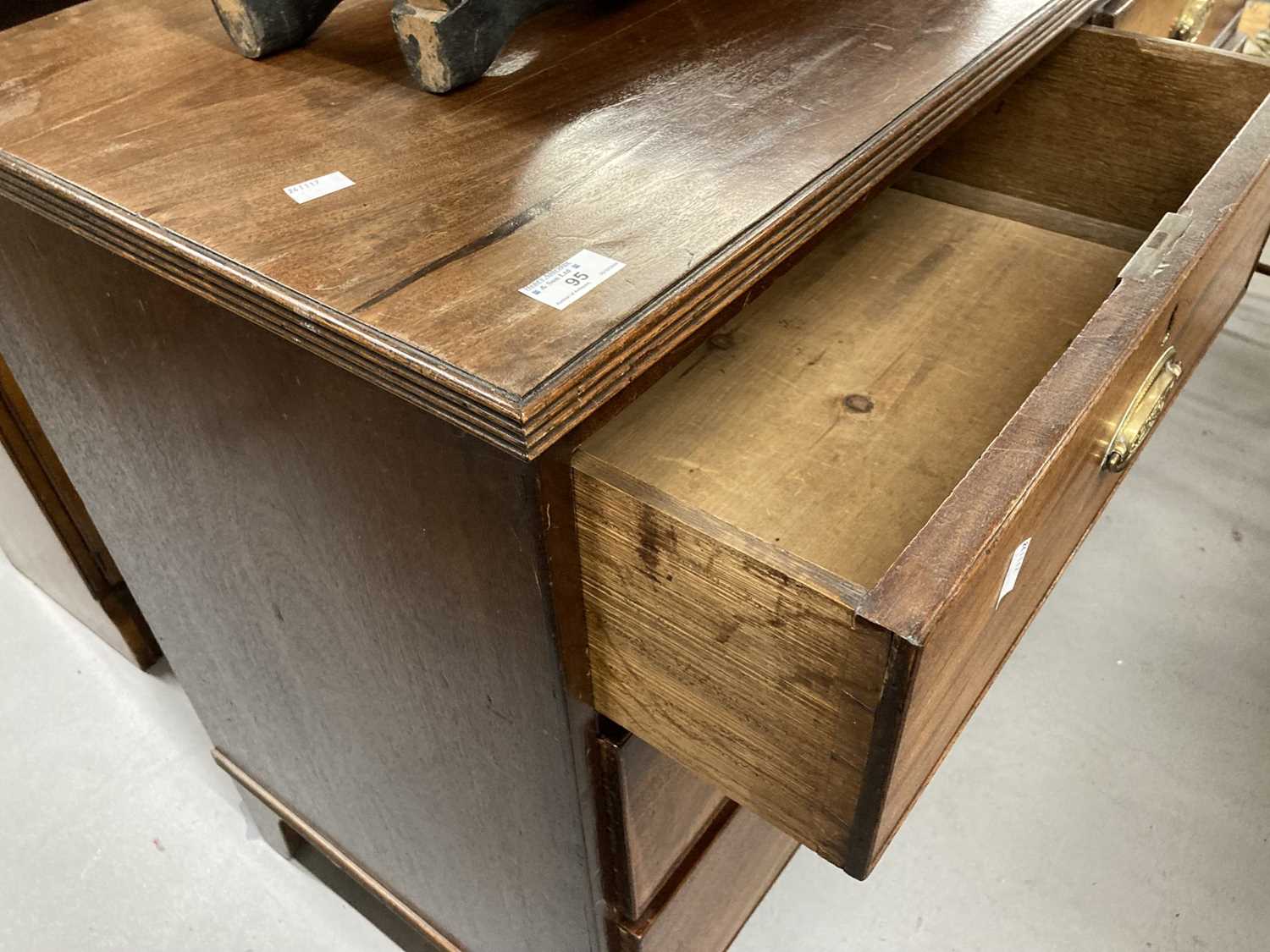 Furniture: - Image 3 of 3