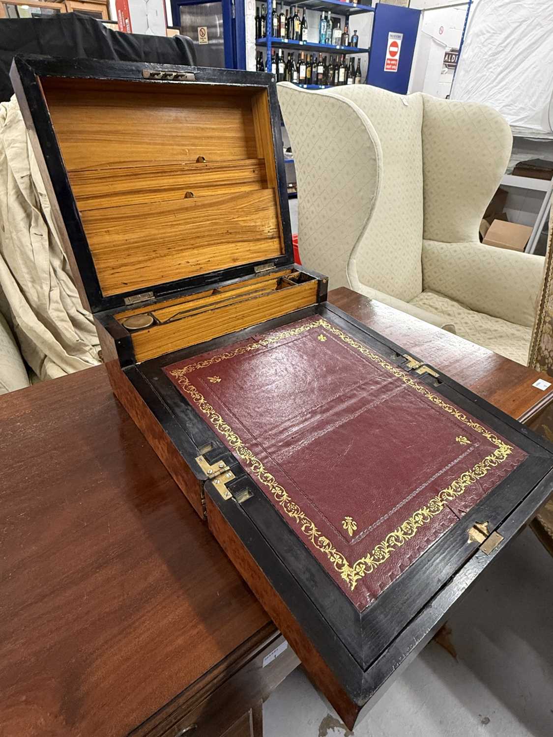 Furniture: - Image 5 of 6