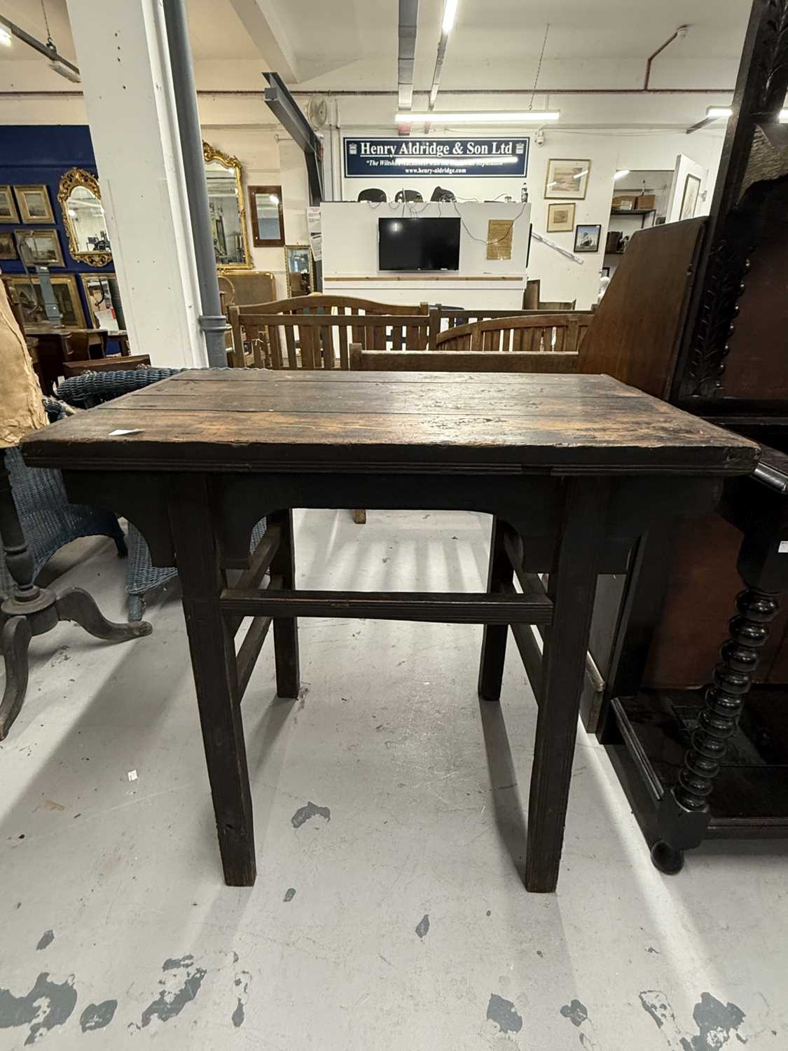 Furniture: - Image 3 of 4