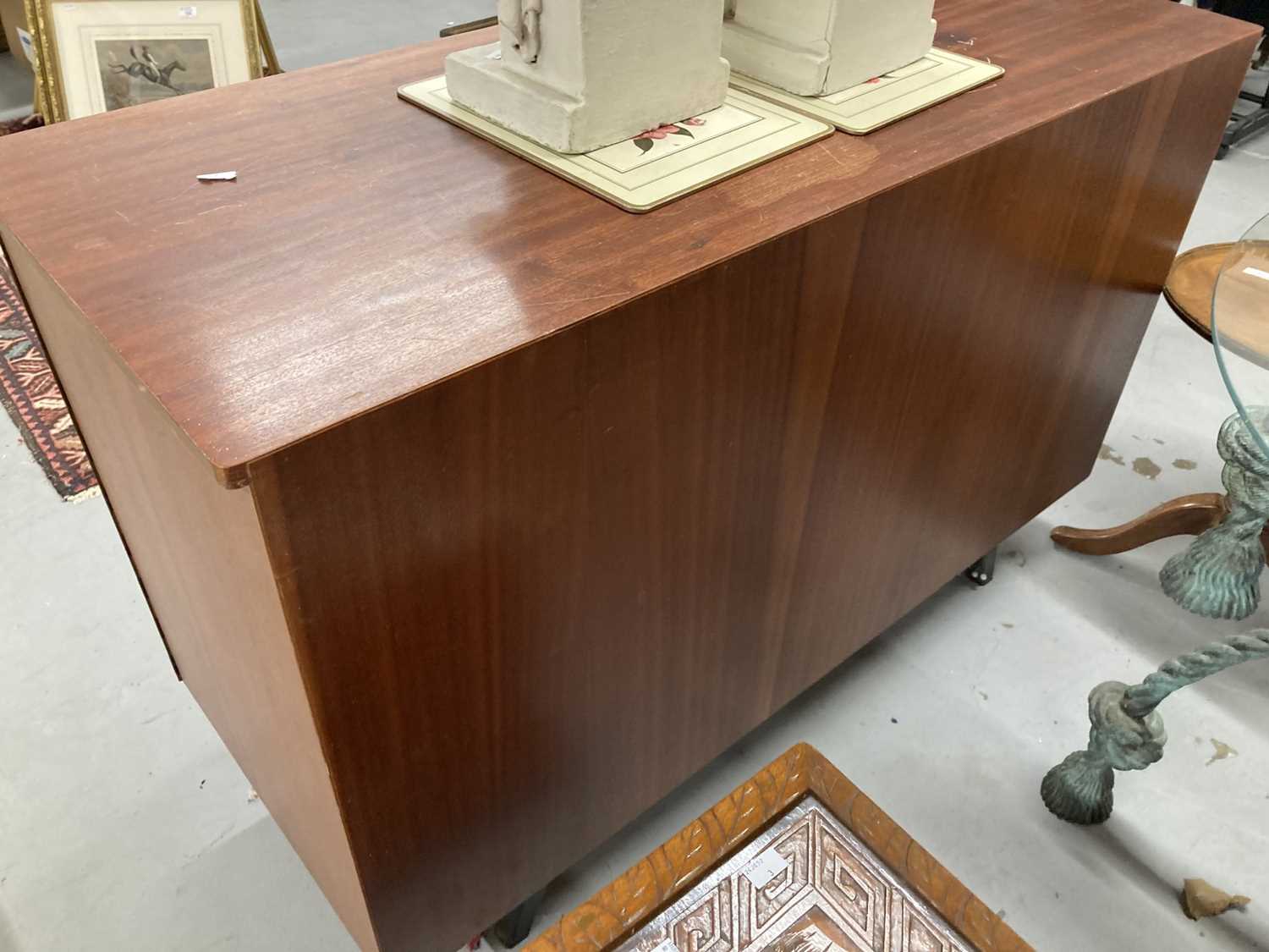 Furniture: - Image 3 of 3