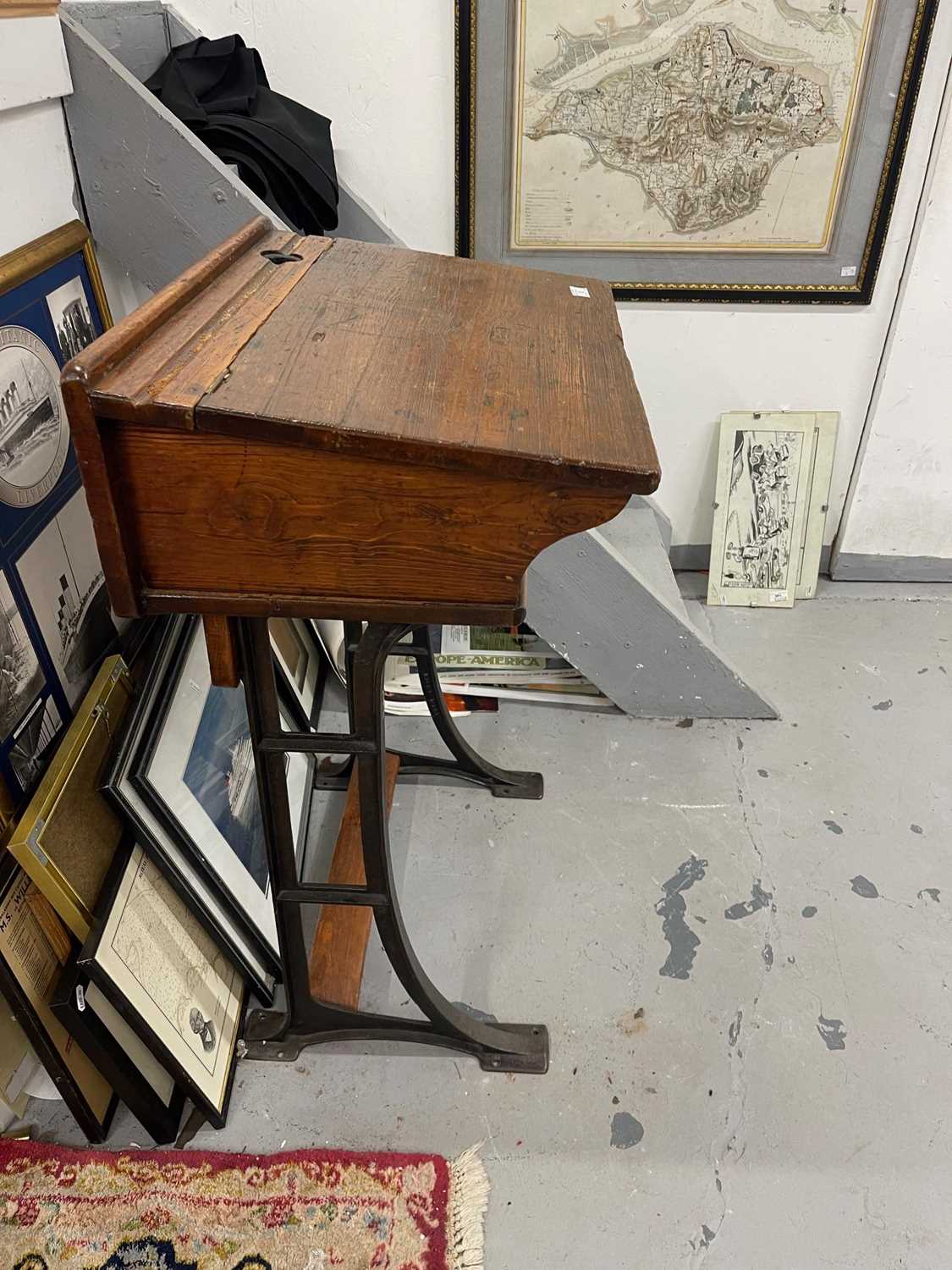 Furniture: - Image 4 of 6