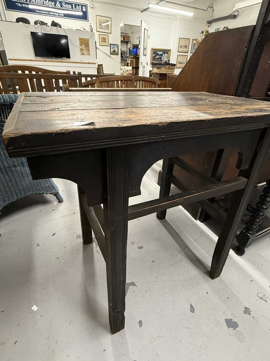 Furniture: - Image 4 of 4