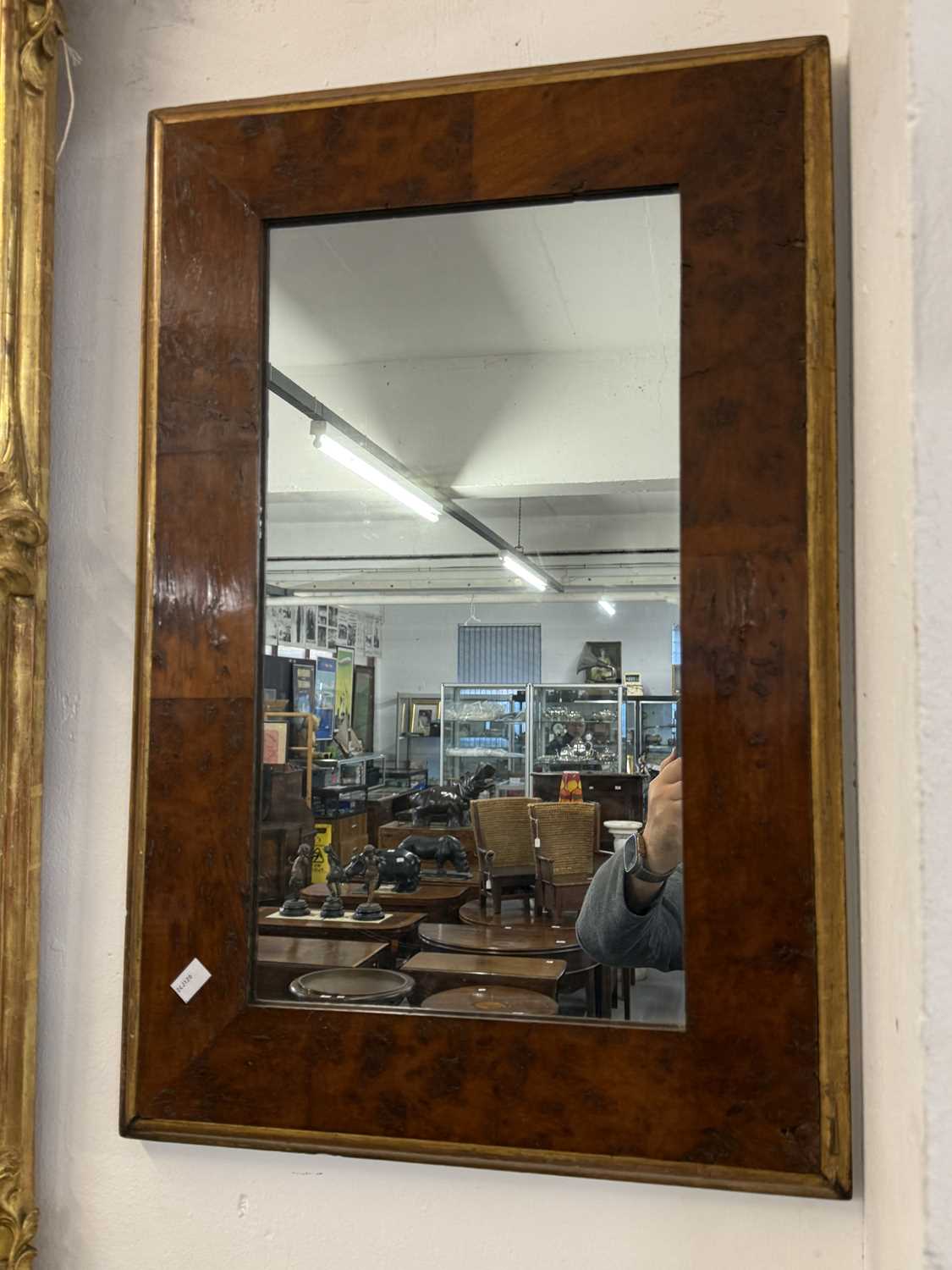 Furniture: - Image 4 of 4