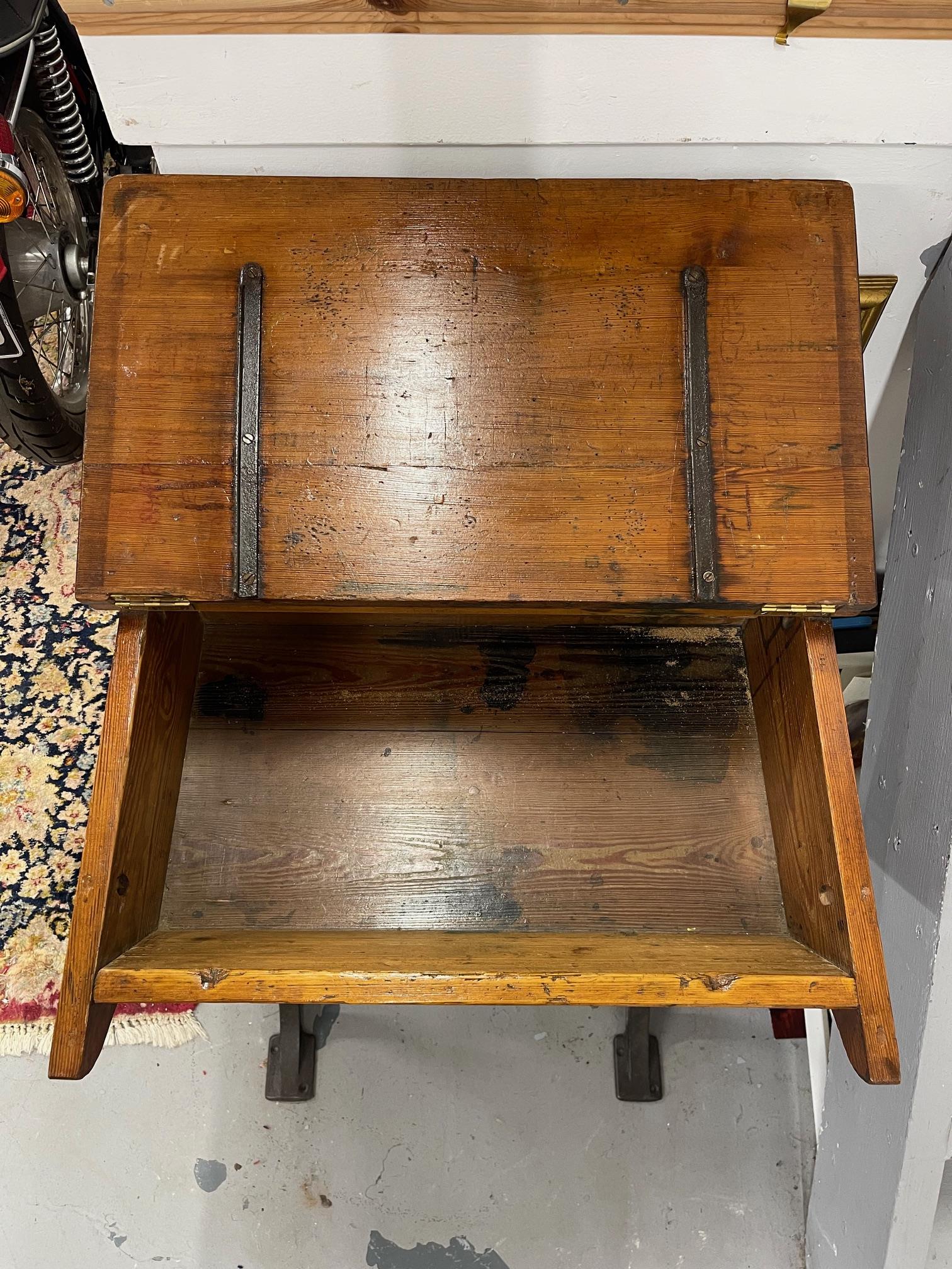 Furniture: - Image 5 of 6