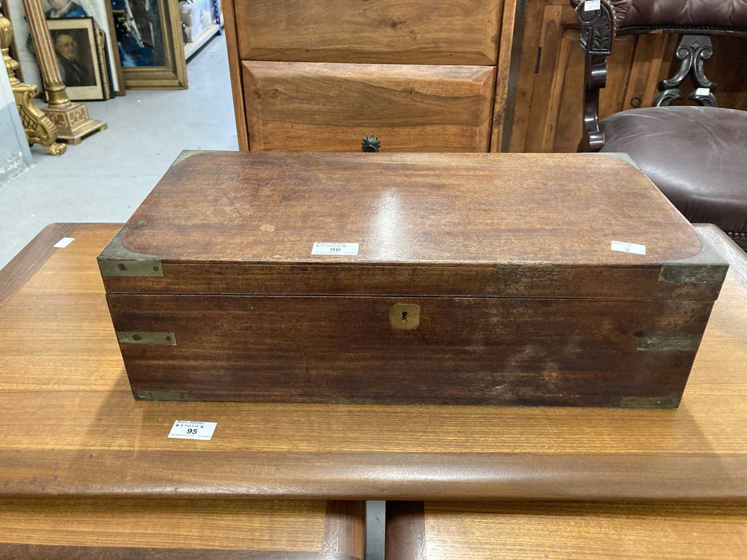 Furniture: - Image 4 of 6