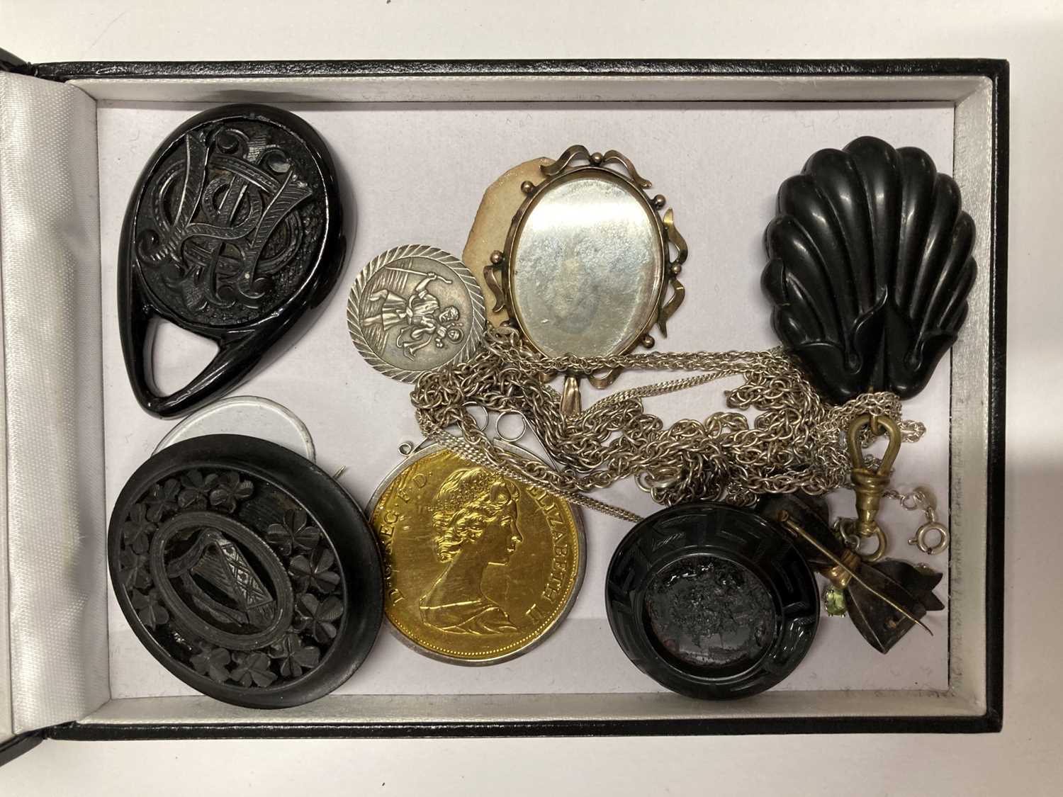 Jewellery: - Image 2 of 2