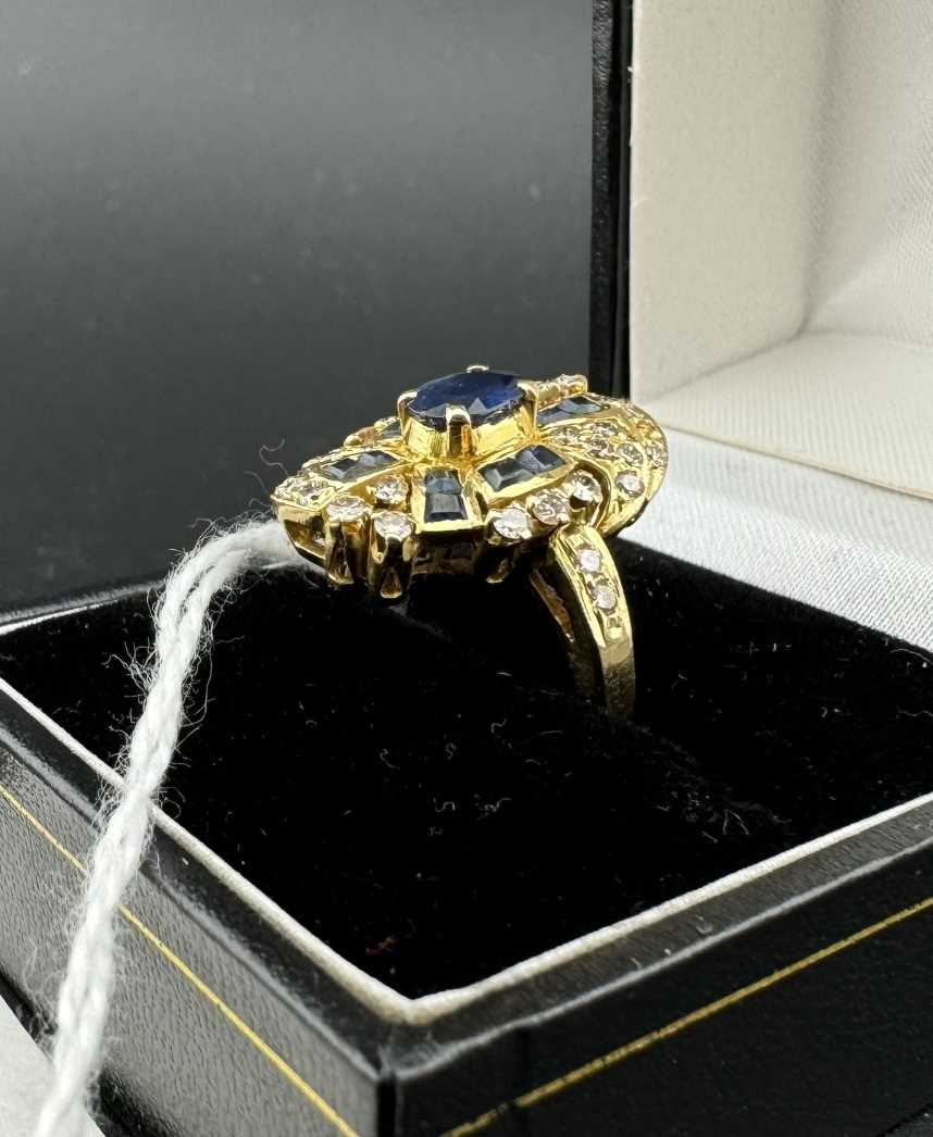 Jewellery: - Image 2 of 3