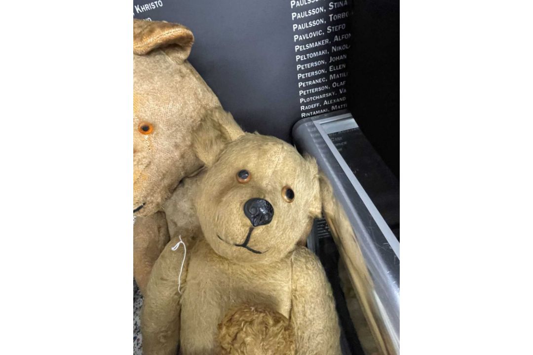 Toys: - Image 3 of 3