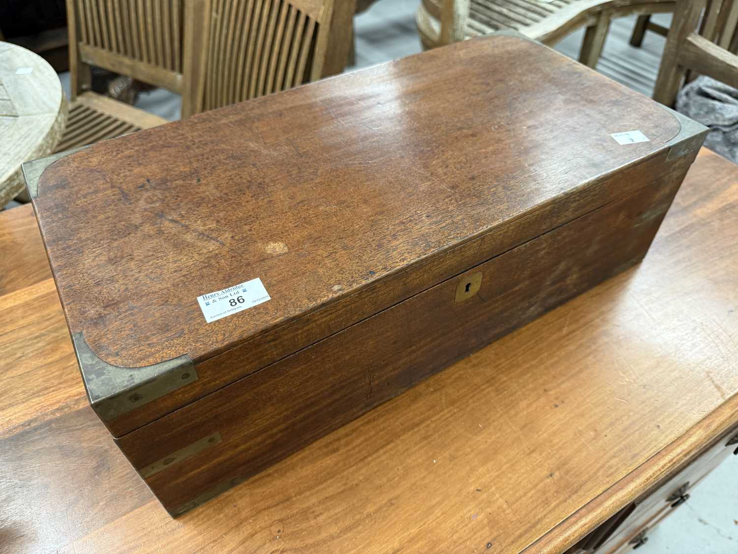 Furniture: - Image 6 of 6