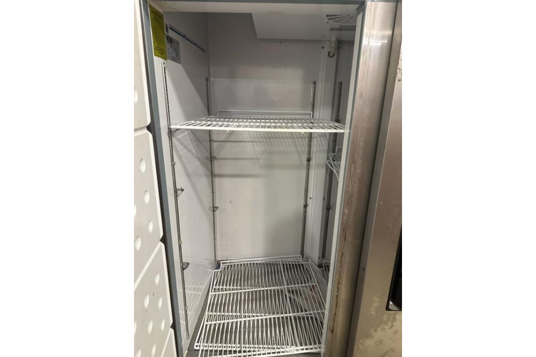 Arctic Air 2-Door Commercial Refrigerator - Image 3 of 4