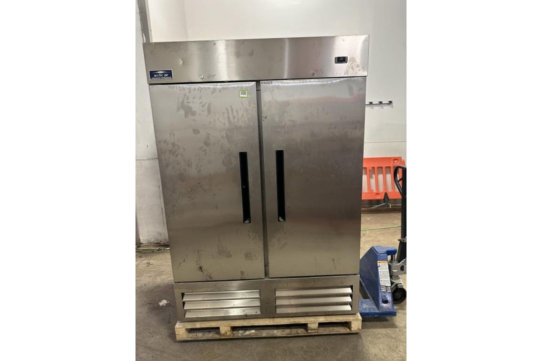 Arctic Air 2-Door Commercial Refrigerator - Image 2 of 4