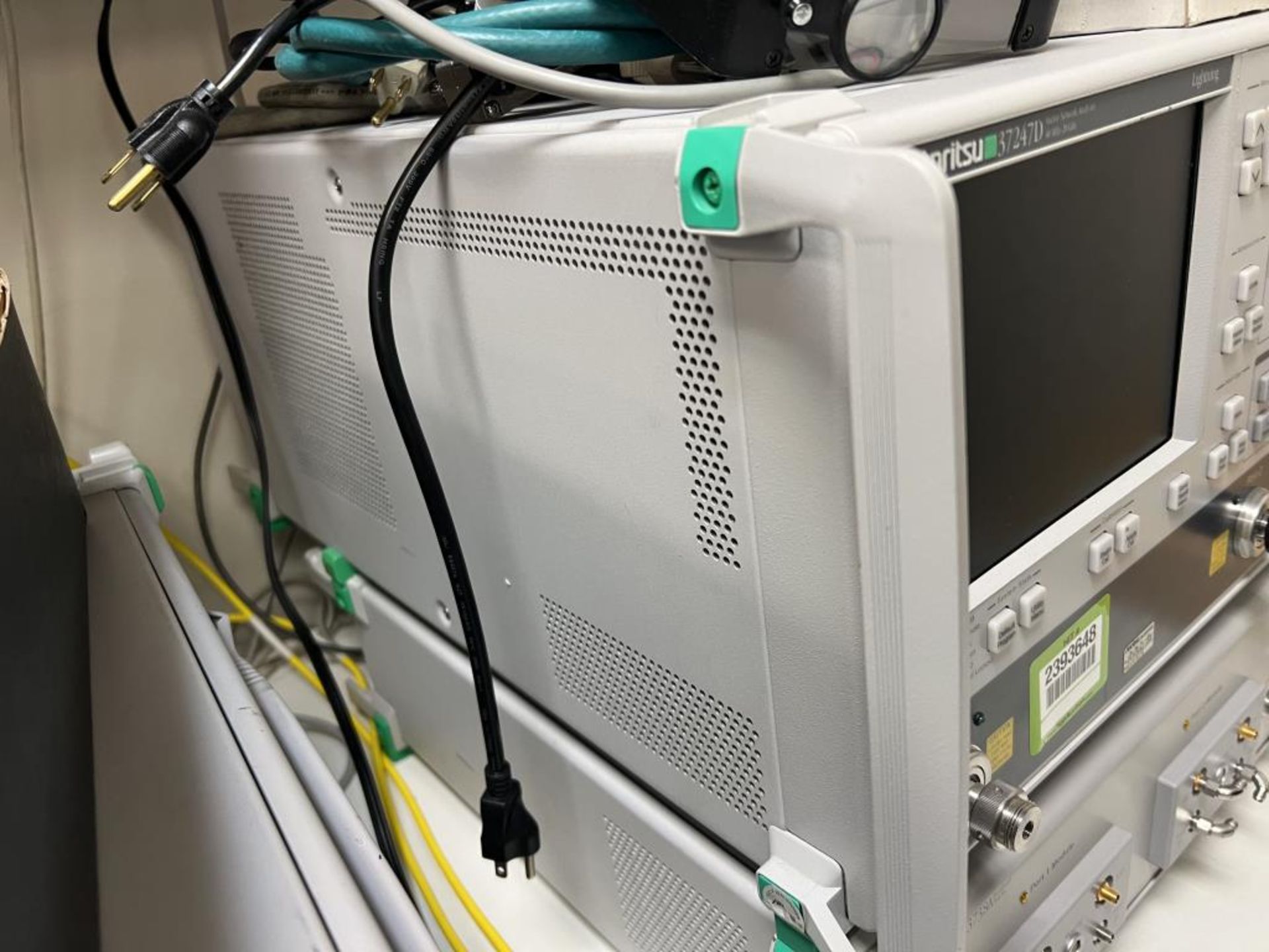 Anritsu 37247D Vector Network Analyzer - Image 3 of 5