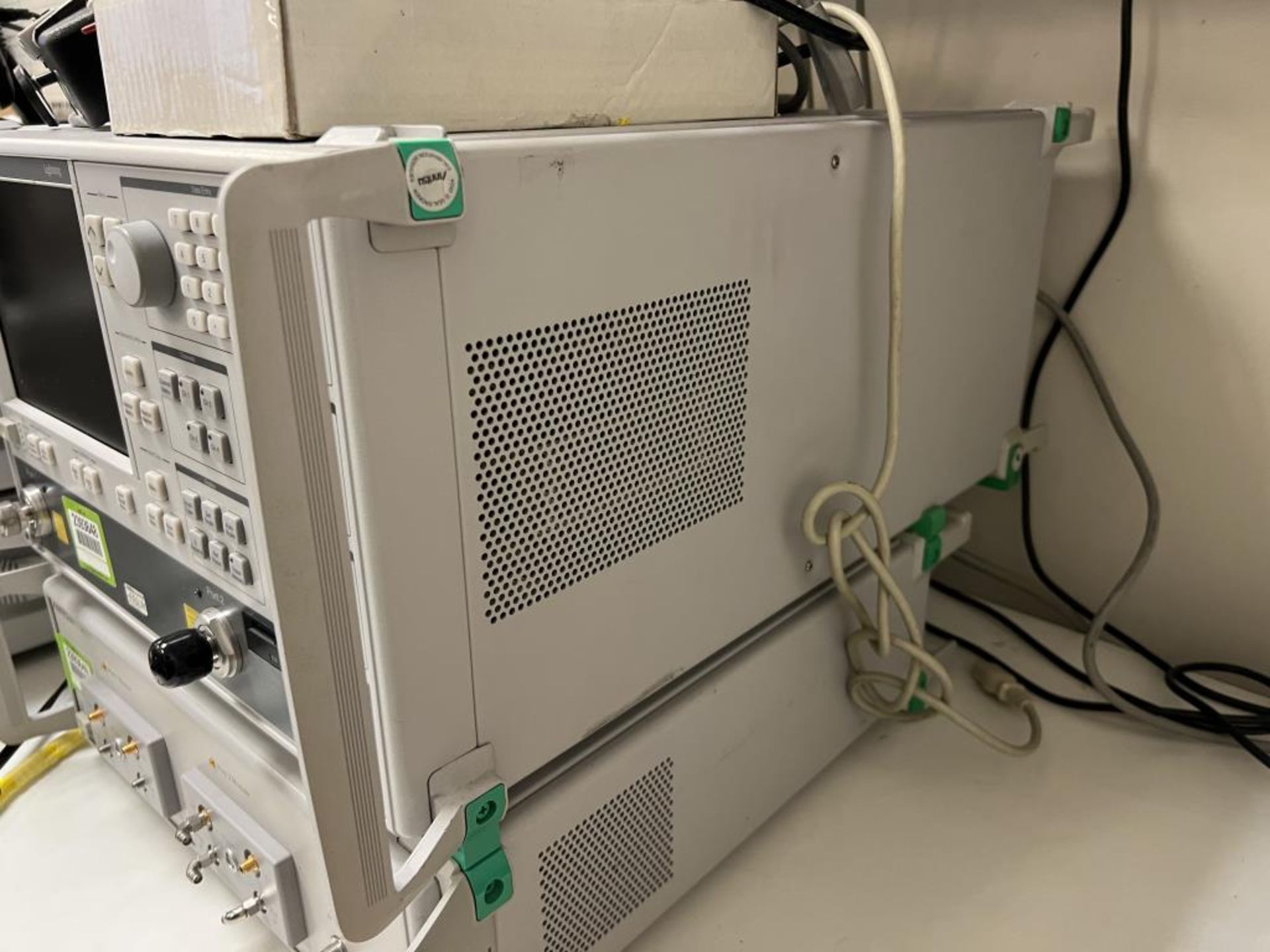 Anritsu 37247D Vector Network Analyzer - Image 2 of 5