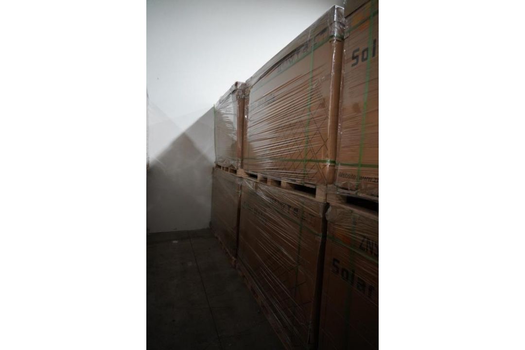 ZNShine 370 Watt Photovoltaic Solar Panels - Image 2 of 4