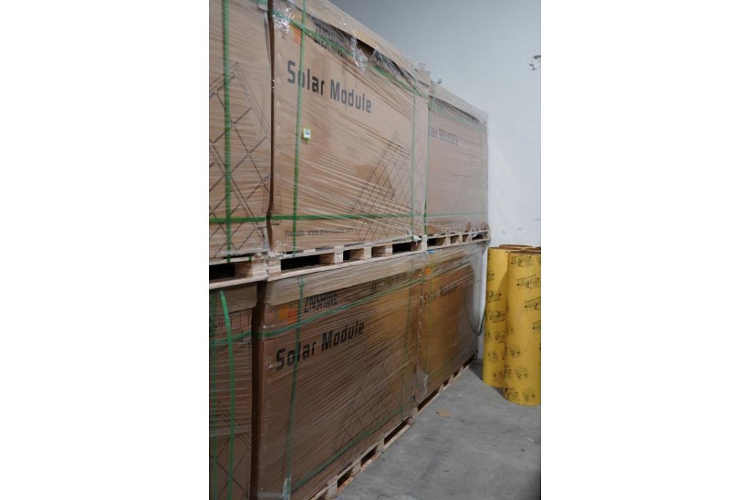 ZNShine 370 Watt Photovoltaic Solar Panels - Image 1 of 4