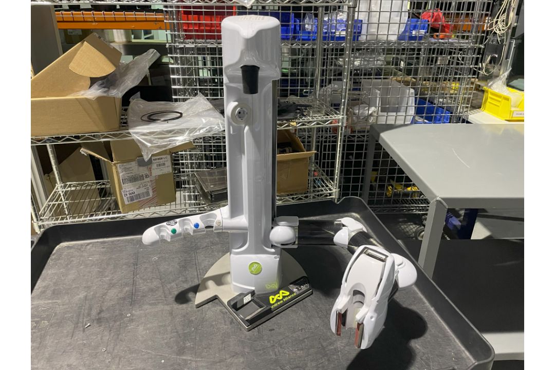 Andrew Alliance/Waters Robotic Pipetting Arm - Image 2 of 5