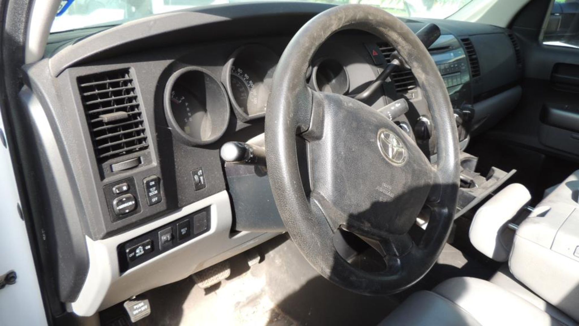 Toyota Tundra Pickup - Title is NOT Available - Image 10 of 17