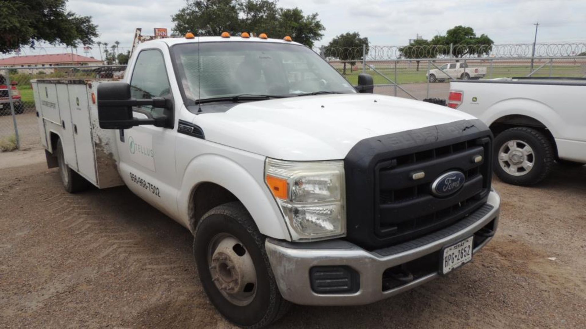 Ford F350 Cab & Chassis - Image 2 of 16
