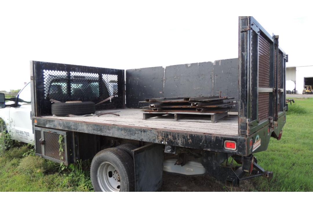 Ford F350 Stake Bed - Image 5 of 19