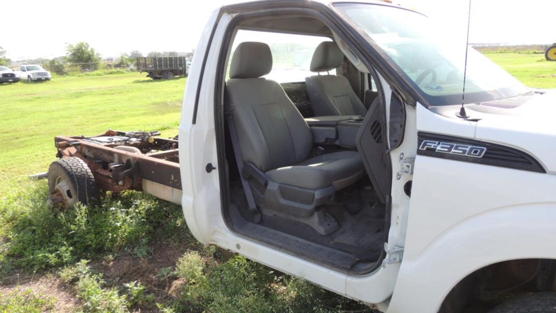 Ford F350 Cab & Chassis - Image 3 of 13
