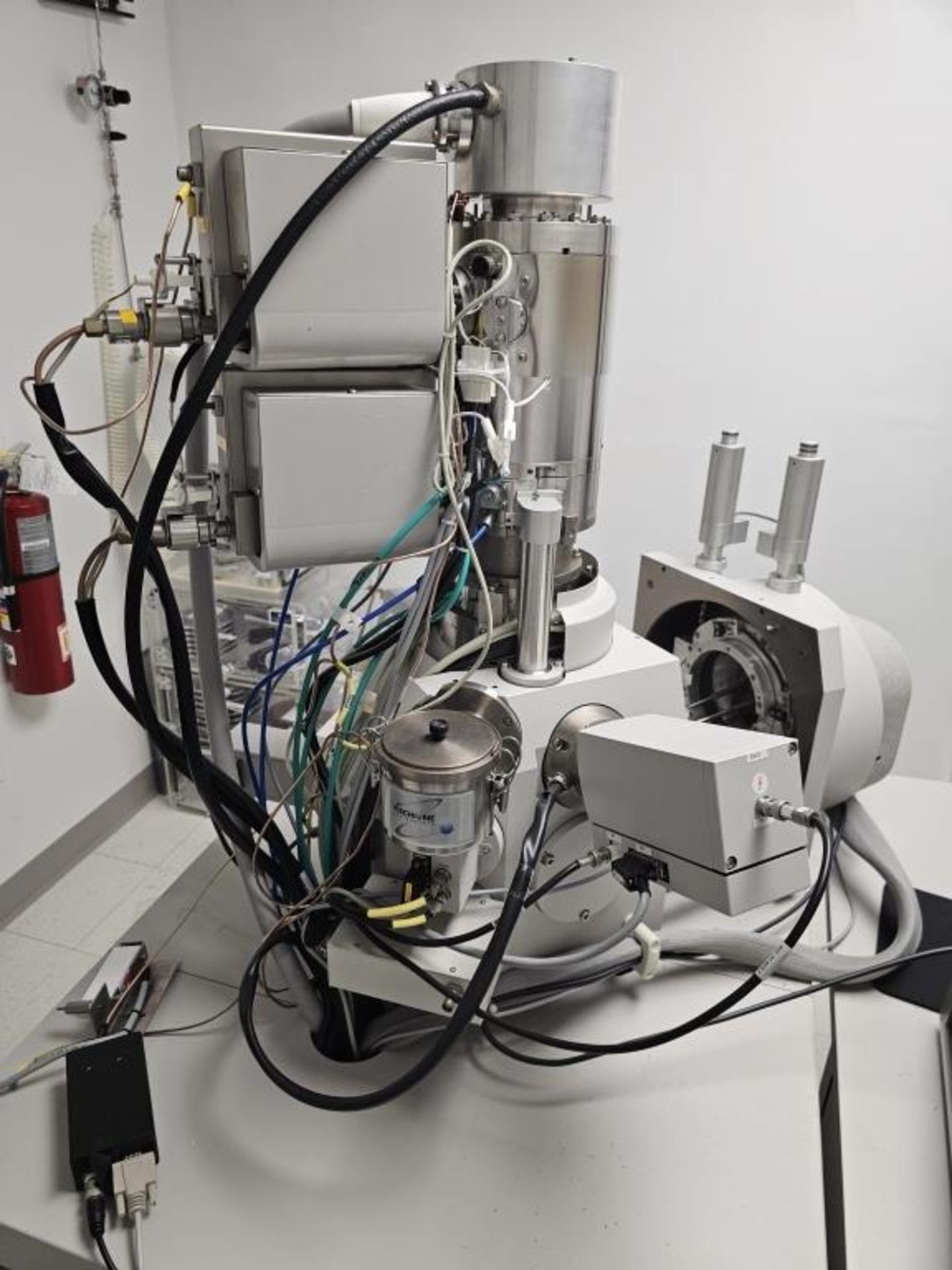 Scanning Electron Microscope - Image 26 of 27