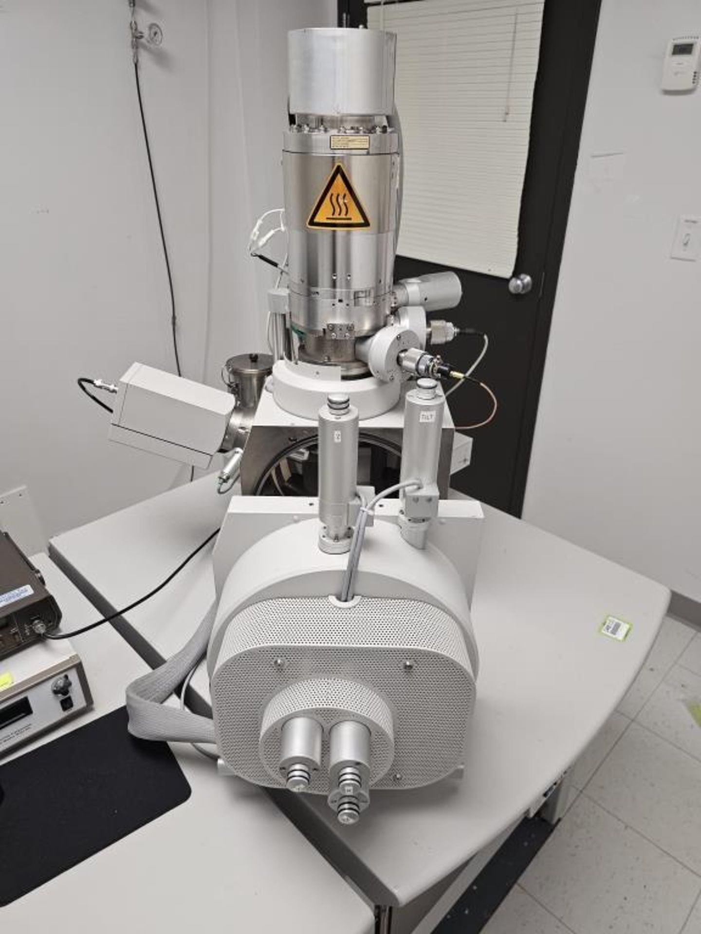 Scanning Electron Microscope - Image 7 of 27