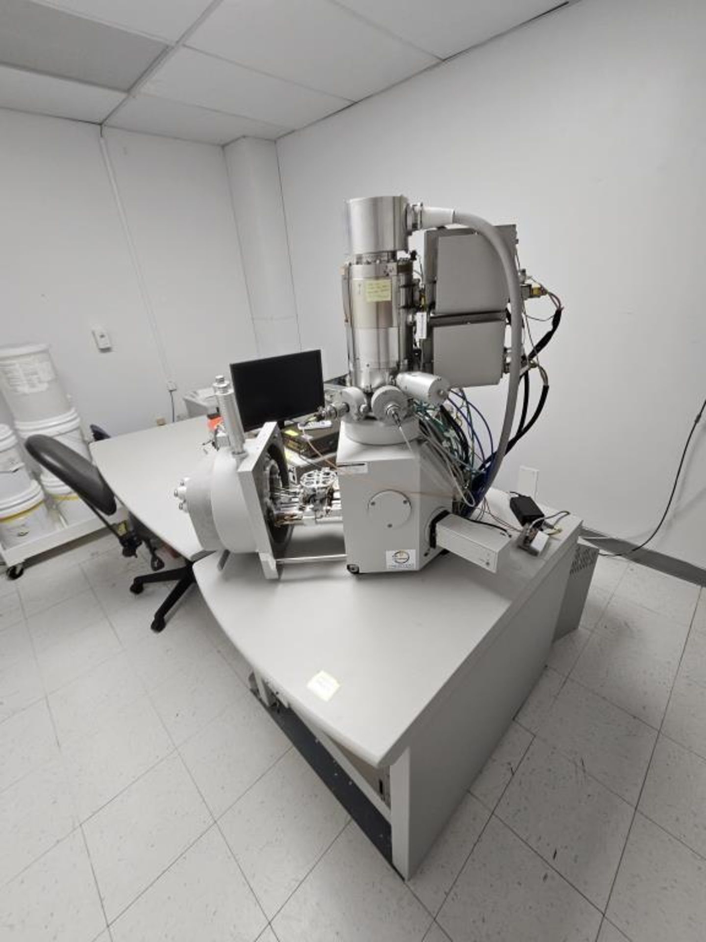 Scanning Electron Microscope - Image 2 of 27
