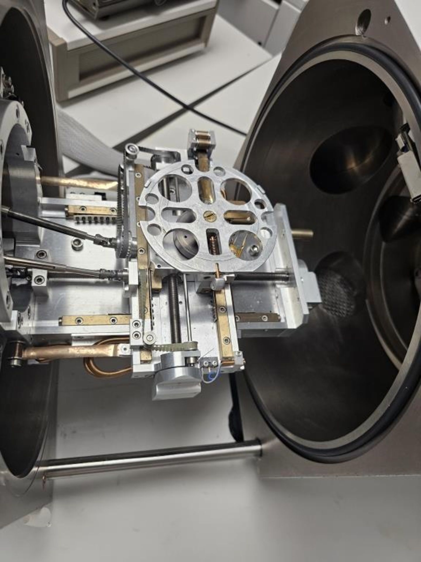 Scanning Electron Microscope - Image 4 of 27