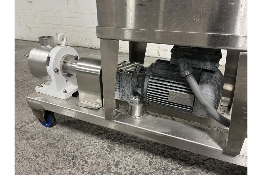 Pump - Image 7 of 17
