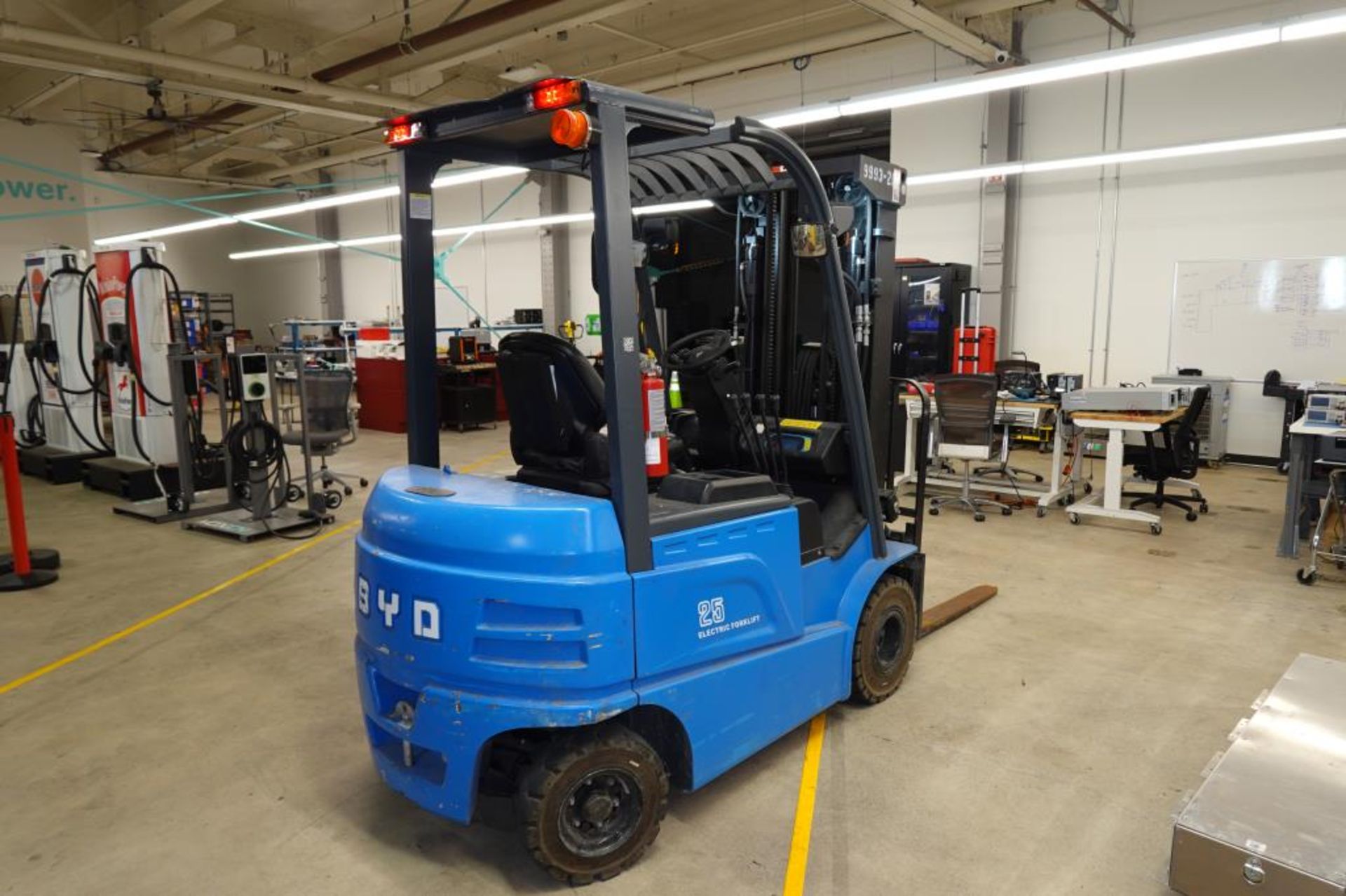 Electric Forklift, 4500 lb. Lift Cap. 3-Stage - Image 8 of 18