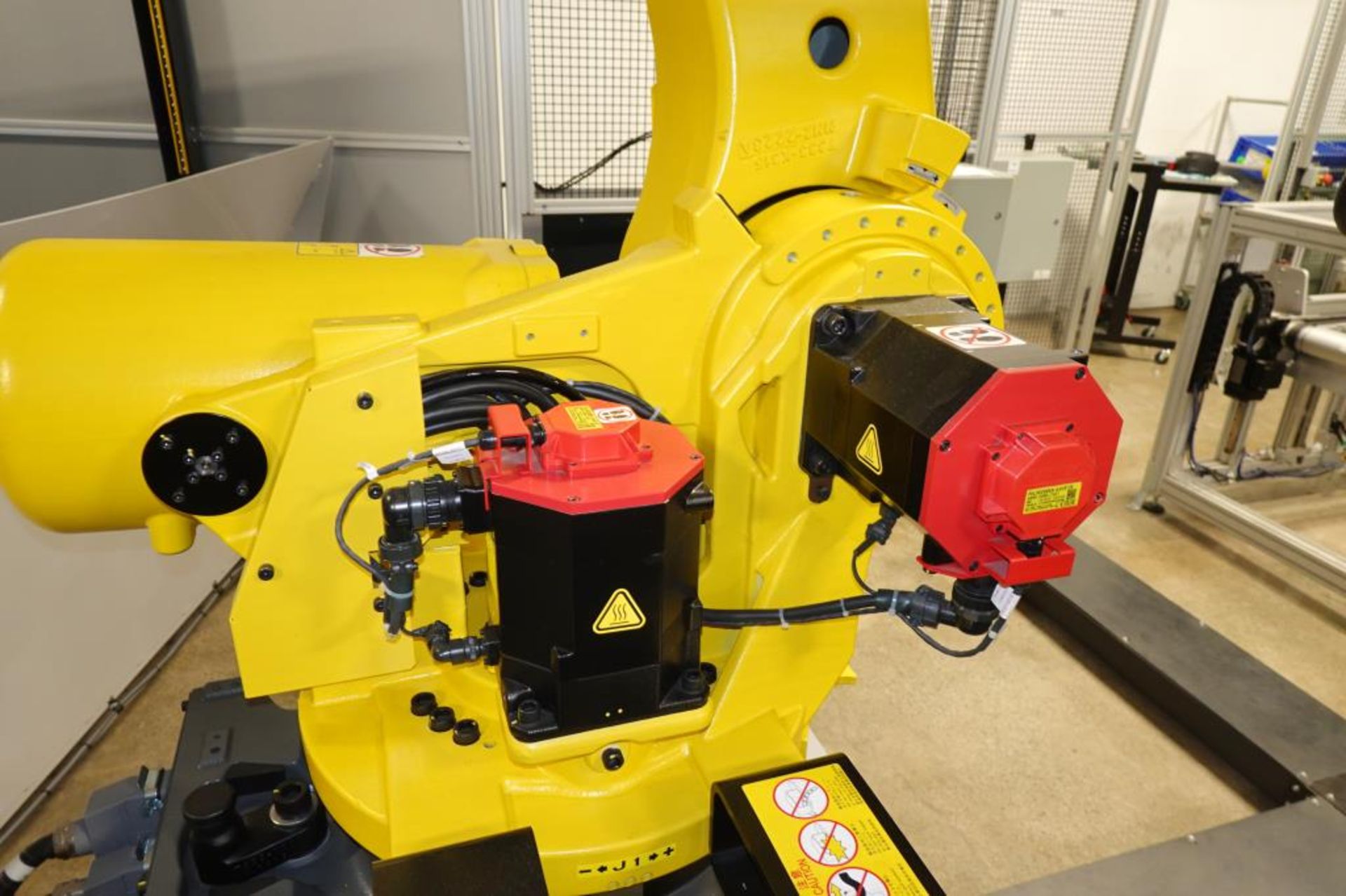 Fanuc Robot Corporation Six-Axis Material - Image 5 of 16