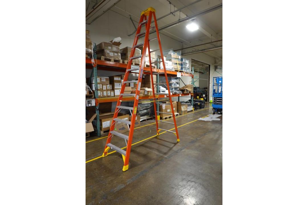 12" ft. Fiberglass Ladder - Image 5 of 5