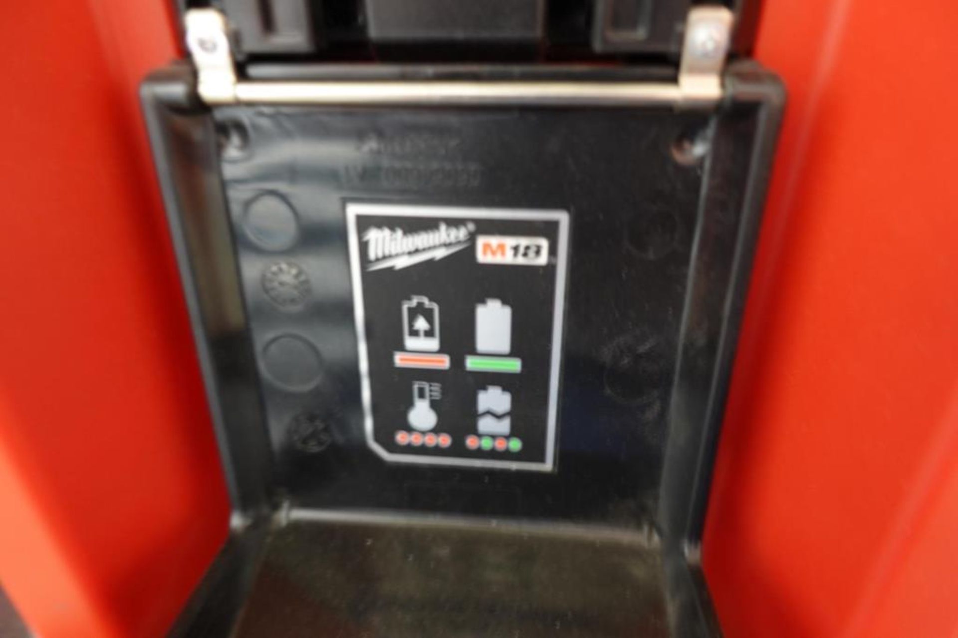 Milwaukee 2 In 1 Battery Charger & Stereo - Image 4 of 4