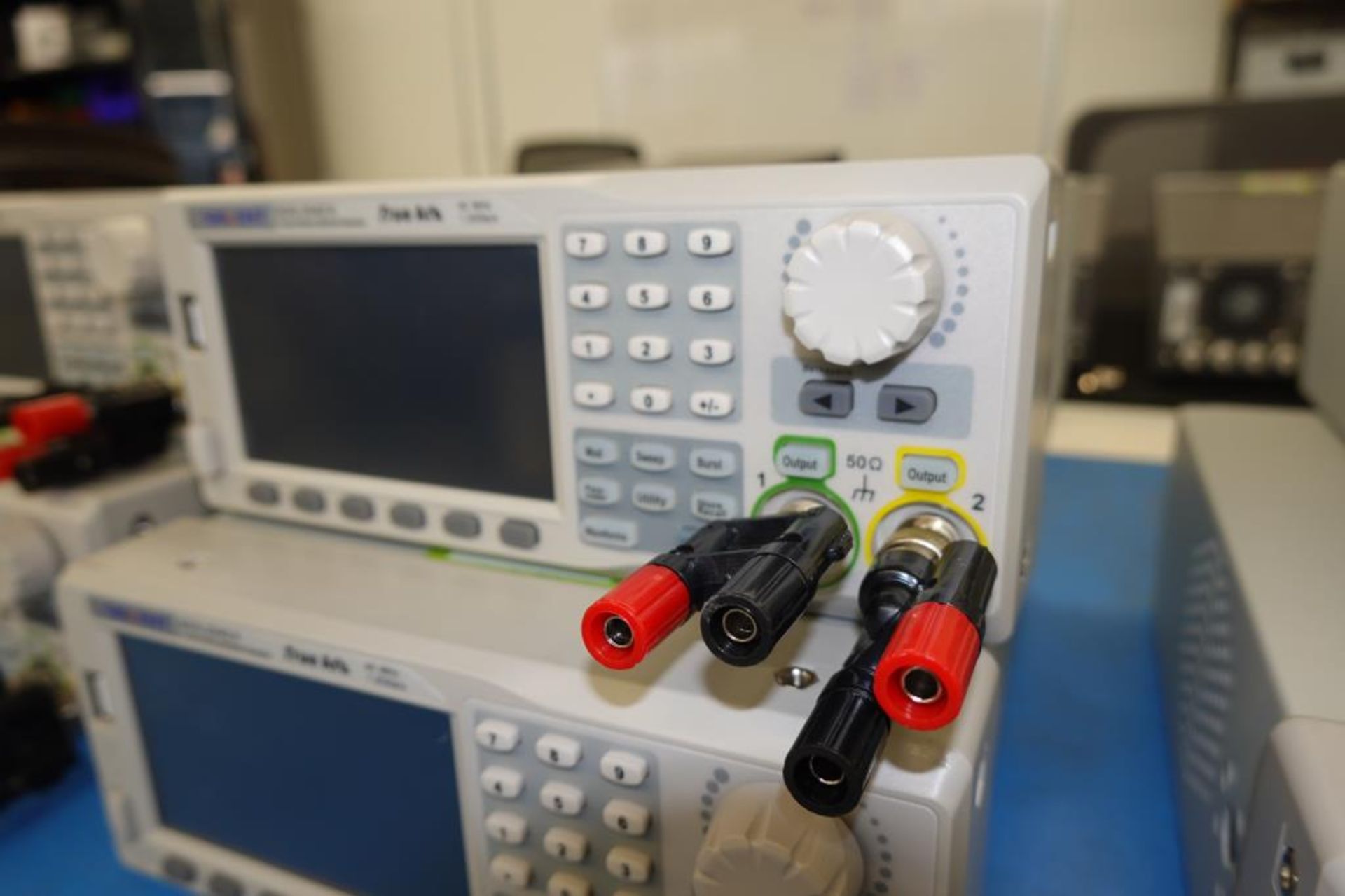 Function/Arbitrary Waveform Generator - Image 2 of 5