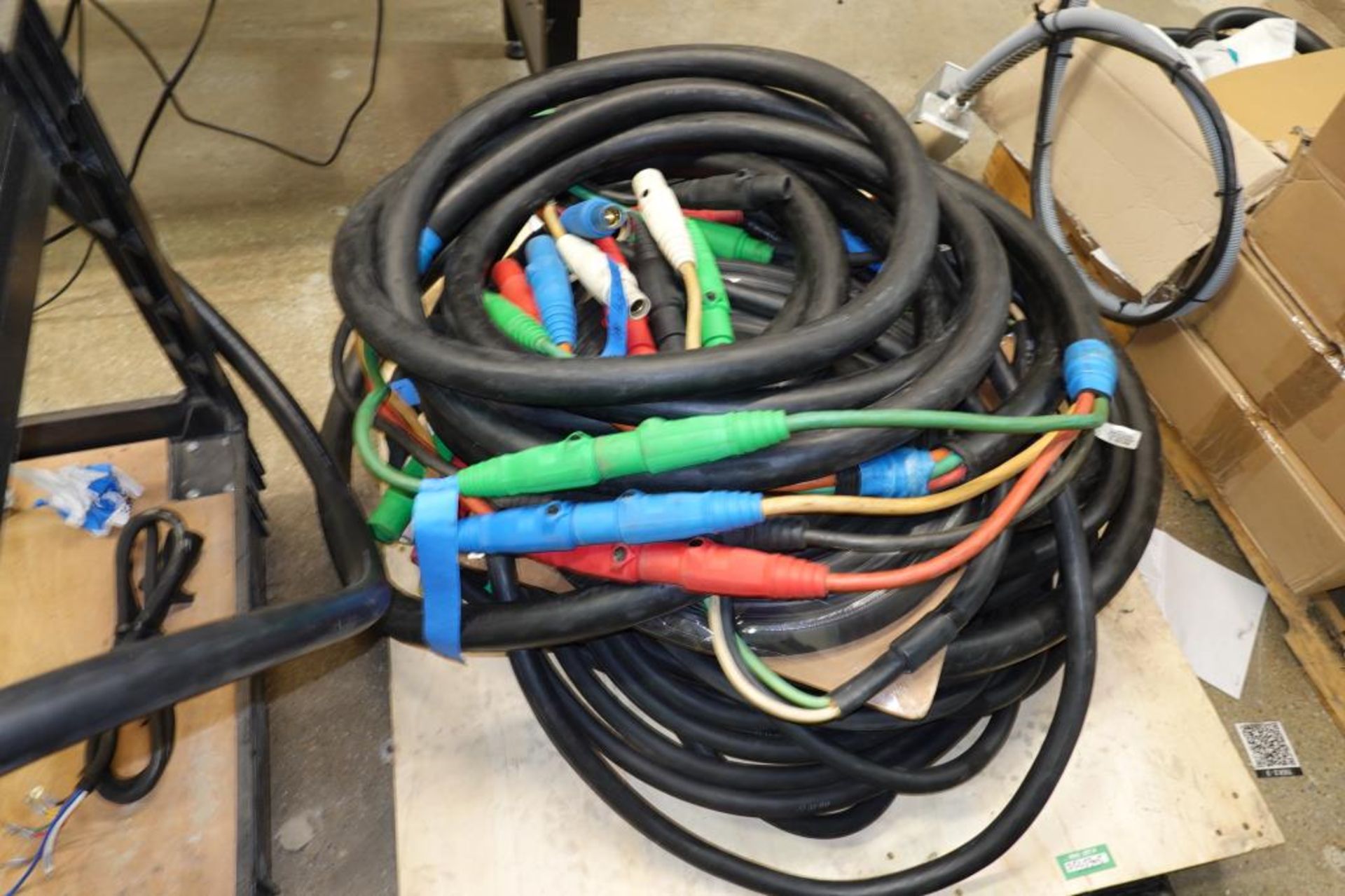 Assorted CCS-1 EV Connecters & Cables - Image 9 of 11