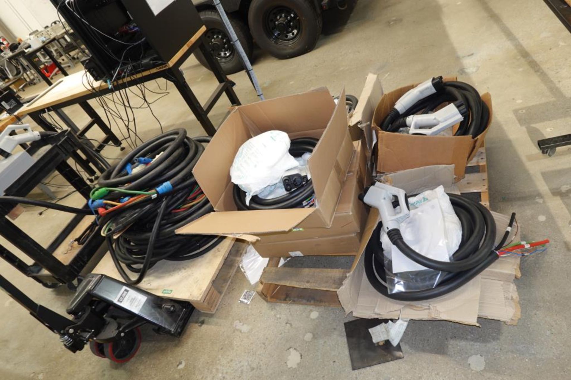 Assorted CCS-1 EV Connecters & Cables - Image 11 of 11