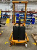 Electric Straddle Stacker